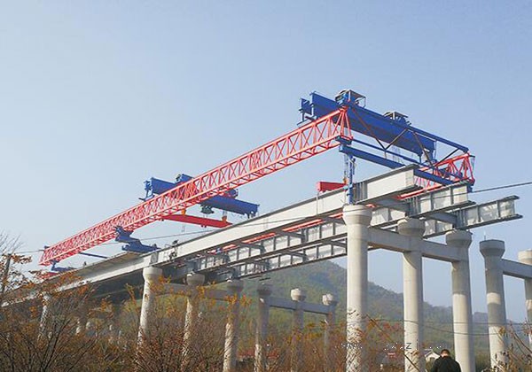 100t架橋機租賃廠家：專業(yè)設(shè)備，**服務(wù)