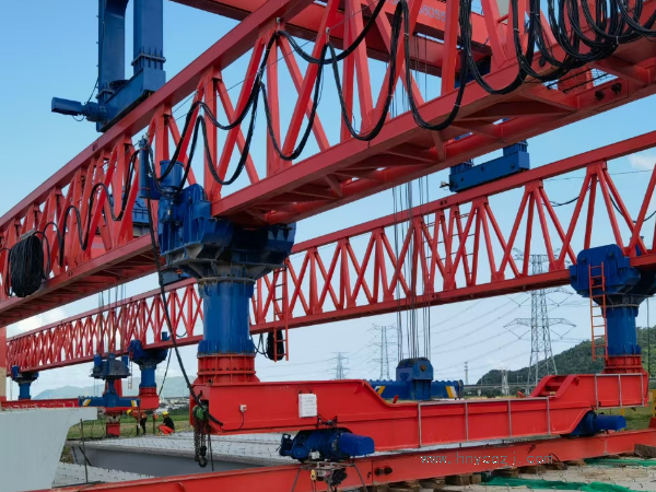 架橋機試吊過程中如何應(yīng)對意外事件或突發(fā)狀況？