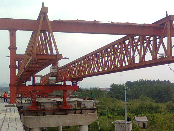 二手50噸架橋機(jī)多少錢一臺(tái)？購(gòu)買時(shí)需要注意什么？