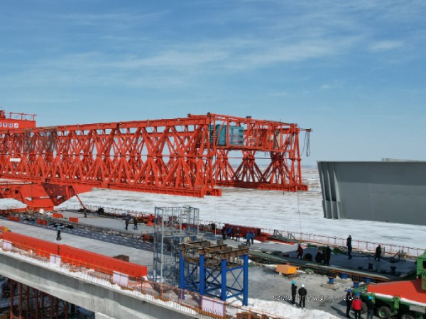 50噸架橋機(jī)施工過(guò)程中，如何進(jìn)行現(xiàn)場(chǎng)協(xié)調(diào)和溝通？